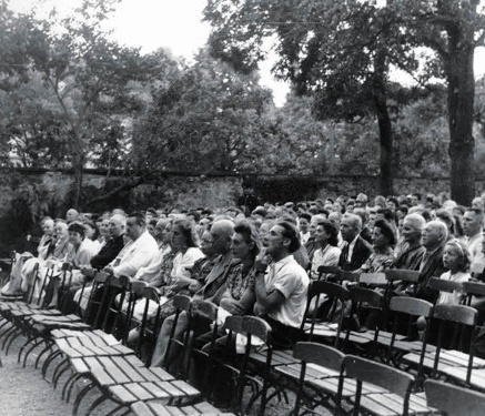 Aus dem Vereinsarchiv: Publikum im Gymnasiums-Garten / Foto: NTR