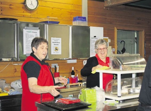 Auch bei Dauereinsatz herrscht immer gute Laune beim Catering-Team / Foto: NTR