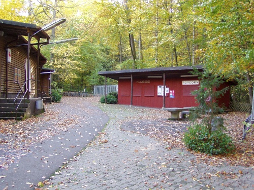 Aussenbereich mit Kassenhaus