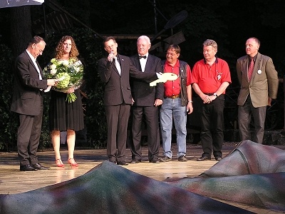 Das für den Bau zuständige Gremium (von links nach rechts): 
Ernst Ulrich Tillmanns und Barbara Croonenberg (Architekten), Rainer Kurze, Dr. Fritz Fuchs, Thomas Diener, Konrad Lamparter, Tilmann Scheck