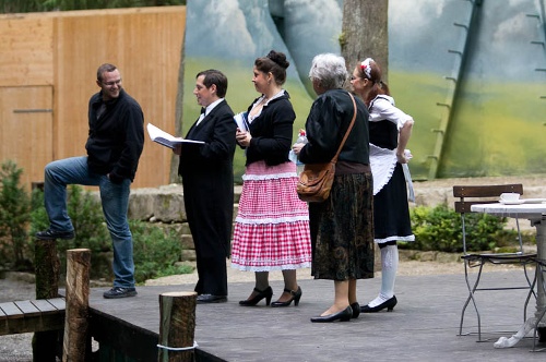 https://www.naturtheater-reutlingen.de/content/igal/im_weissen_roessl_-110620-42-DSWQW3-L-27898.jpg