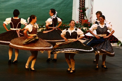 https://www.naturtheater-reutlingen.de/content/igal/k-2011_07_tanzfestival_6717-PSLITD-L-5816.jpg