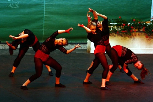 https://www.naturtheater-reutlingen.de/content/igal/k-2011_07_tanzfestival_6758k-IF62VQ-L-5820.jpg