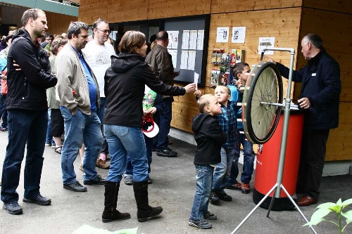 https://www.naturtheater-reutlingen.de/content/igal/k-2012_06_10_glueckssrad_9006-7IE7IY-L-32911.jpg