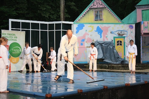 https://www.naturtheater-reutlingen.de/content/igal/k-2012_07_familientag_27-NAAX2F-L-9079.jpg